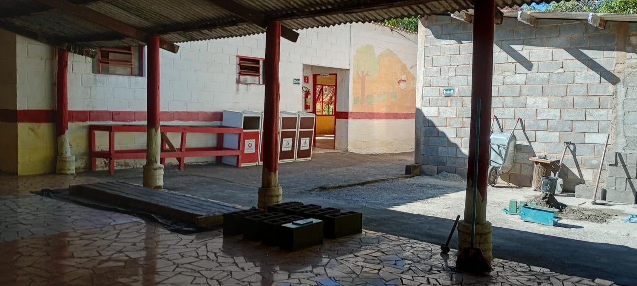 Estrutura de apoio institucional da EMAÚS